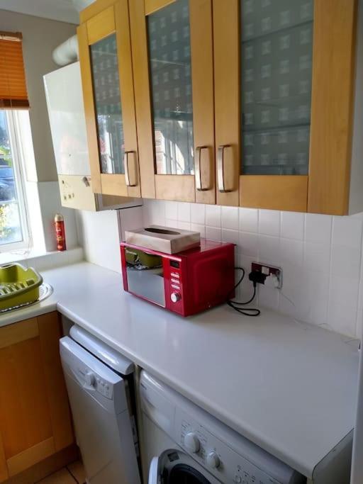 2 Bed Flat Near Station With Parking&Comgarden Apartment Sutton  Exterior photo