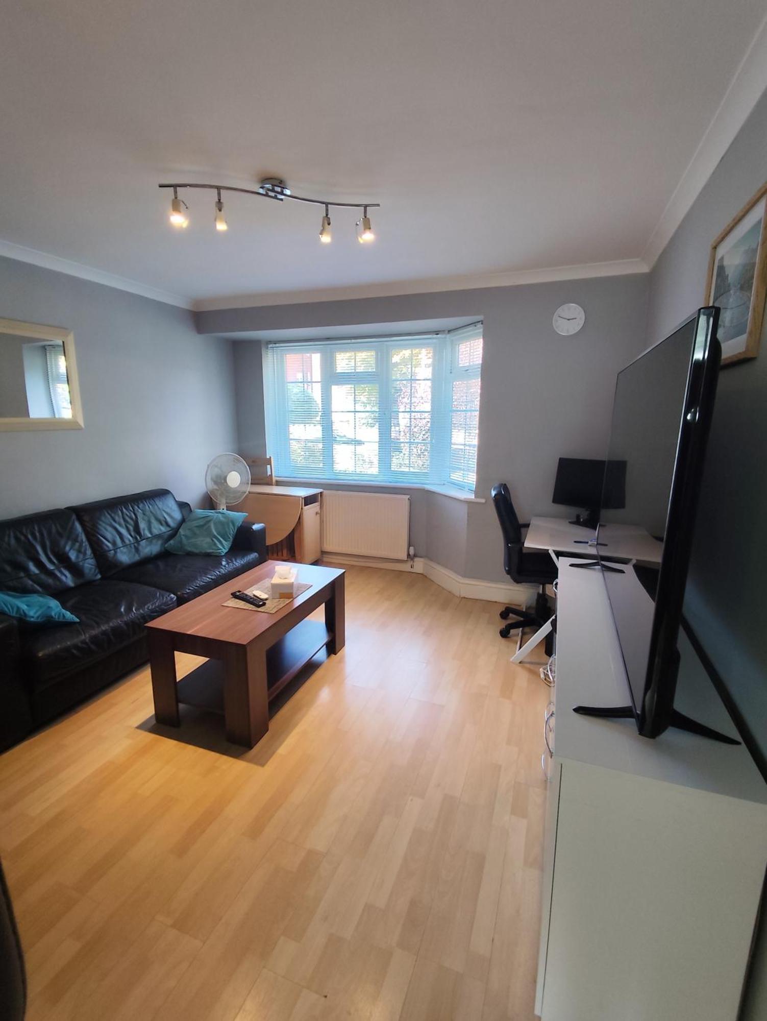 2 Bed Flat Near Station With Parking&Comgarden Apartment Sutton  Exterior photo